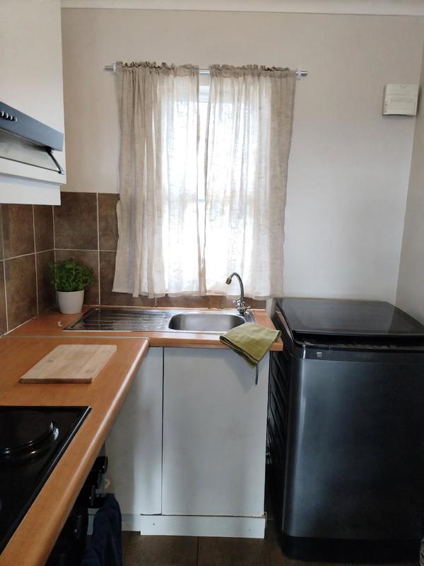 To Let 2 Bedroom Property for Rent in Uitzicht Western Cape